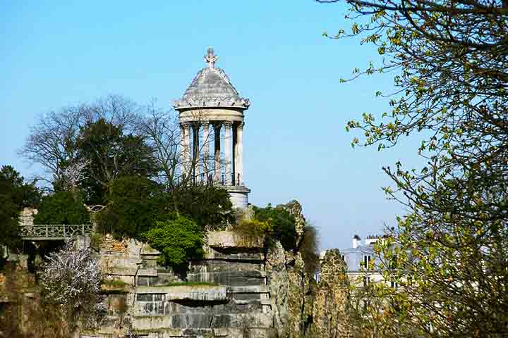 <p>Paris, FranÃ§a â?? O coreto do Parc des Buttes-Chaumont foi construÃ­do em 1867 e Ã© um dos mais antigos da cidade, recebendo concertos ao ar livre e festivais culturais.</p>
