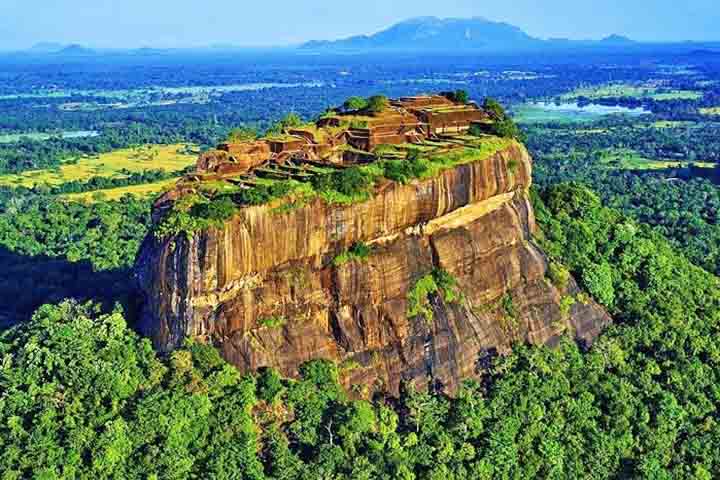 Essa era a antiga capital do Reino do CeliÃ£o, que havia desaparecido, e foi redescoberta em 1831, escondida na densa selva do Sri Lanka.