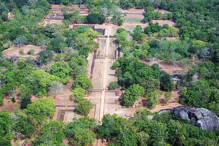 Atualmente, o que resta desse reino parece ter sido completamente absorvido pela natureza, como se a selva tivesse reivindicado seu espaÃ§o.