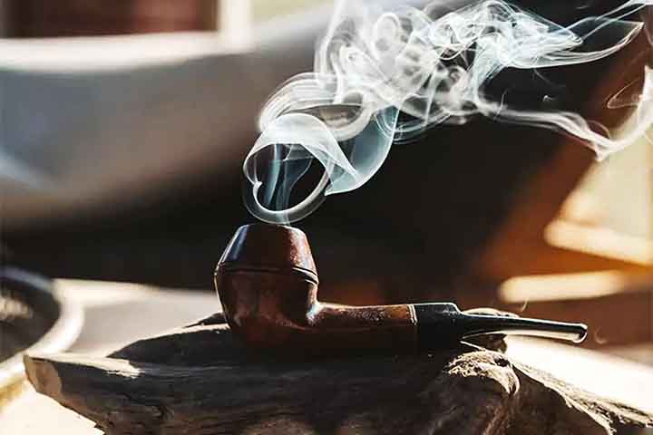 Apesar de associado a sofisticação e reflexão,  cachimbo é nocivo. A principal diferença entre cachimbo, charuto e cigarro em relação aos malefícios à saúde está na forma de consumo e na exposição a substâncias tóxicas.
