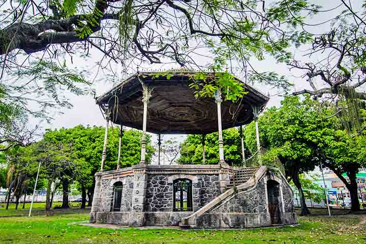 <p>Rio de Janeiro, Brasil – O  coreto do Campo de São Cristovão, na zona norte da cidade, foi inaugurado em 1906 com material importado da Europa. A obra marcou a revitalização do Campo de São Cristóvão promovida pelo prefeito Pereira Passos dentro de seu plano de reforma urbana. </p>
