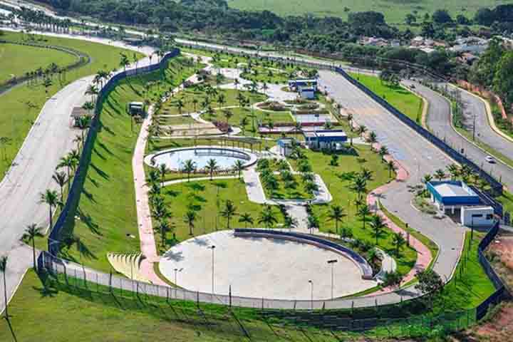 Parque Marcos Veiga Jardim: Aberto ao público em 2016, é um espaço moderno com um lago artificial, áreas de lazer e prática esportiva. Situado próximo ao Jardim Botânico, recebe uma média de 4 mil pessoas semanalmente. Oferece uma bela vista e ótima infraestrutura.
- Divulgação