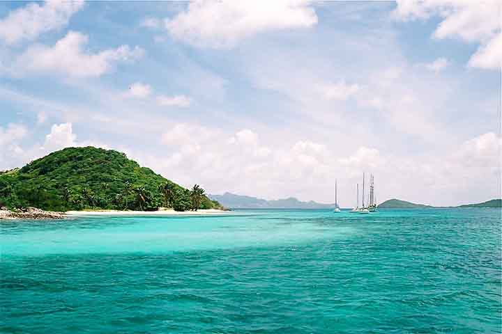 Suas águas, com grande parte do Oceano Atlântico e do Mar do Caribe, banham trechos dos territórios de Estados Unidos, México e Cuba. No caso americano, ele fica na costa dos estados da Flórida, Alabama, Mississippi, Louisiana e Texas.


