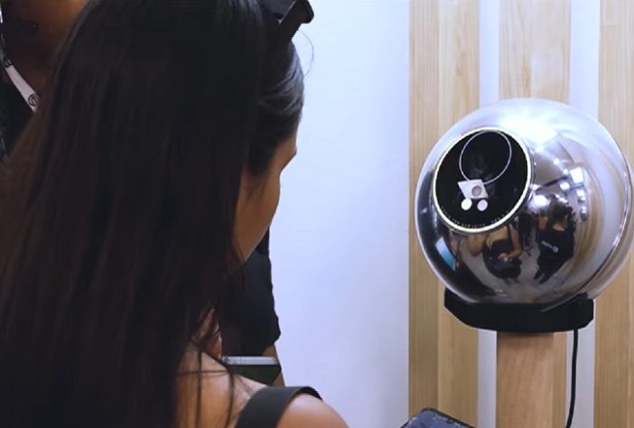 Brasileiros fazem fila para vender íris por R$ 700
