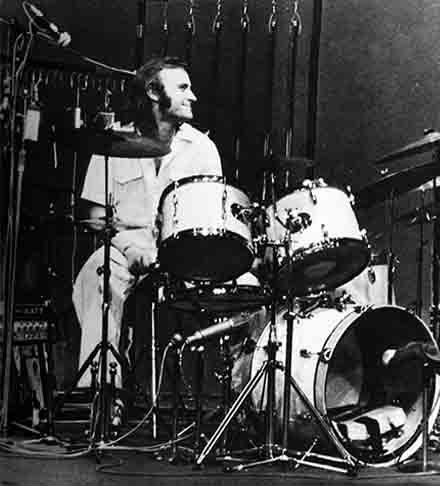 Collins colaborou com grandes astros da música, como Paul McCartney, Elton John e a icônica banda Led Zeppelin. 
