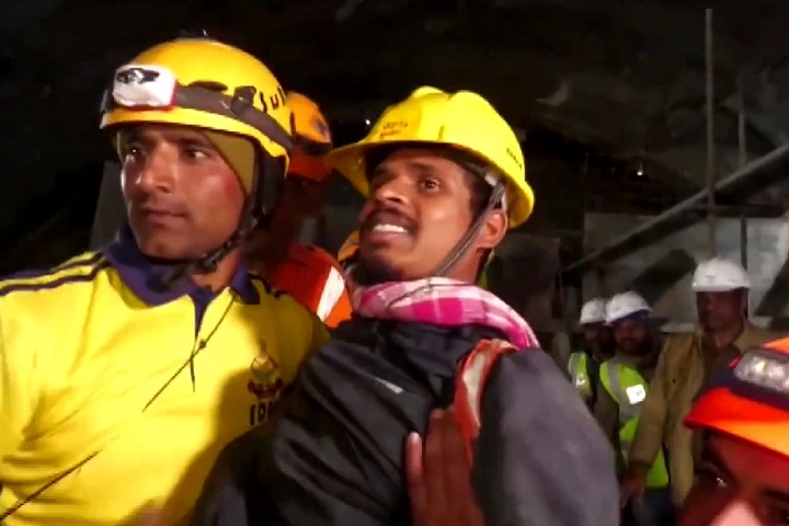 Depois de seguidas tentativas e 17 dias de angústia, os 41 trabalhadores foram resgatados no dia 28/11/23.-reprodução