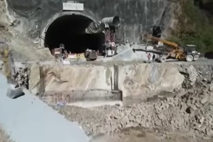 41 funcionários sobreviveram mais de duas semanas presos em desabamento de túnel na Índia