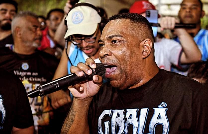 Tinga (Vila Isabel) - Começou no final da década de 90, na Vila Isabel. sendo cantor de apoio de Jorge Tropical, de 2000 a 2003. No ano seguinte, fez sua estreia com o título do acesso, no enredo sobre Paraty. Foi campeão mais duas vezes pela escola de Noel, desta vez no Especial, em 2006 e 2013.