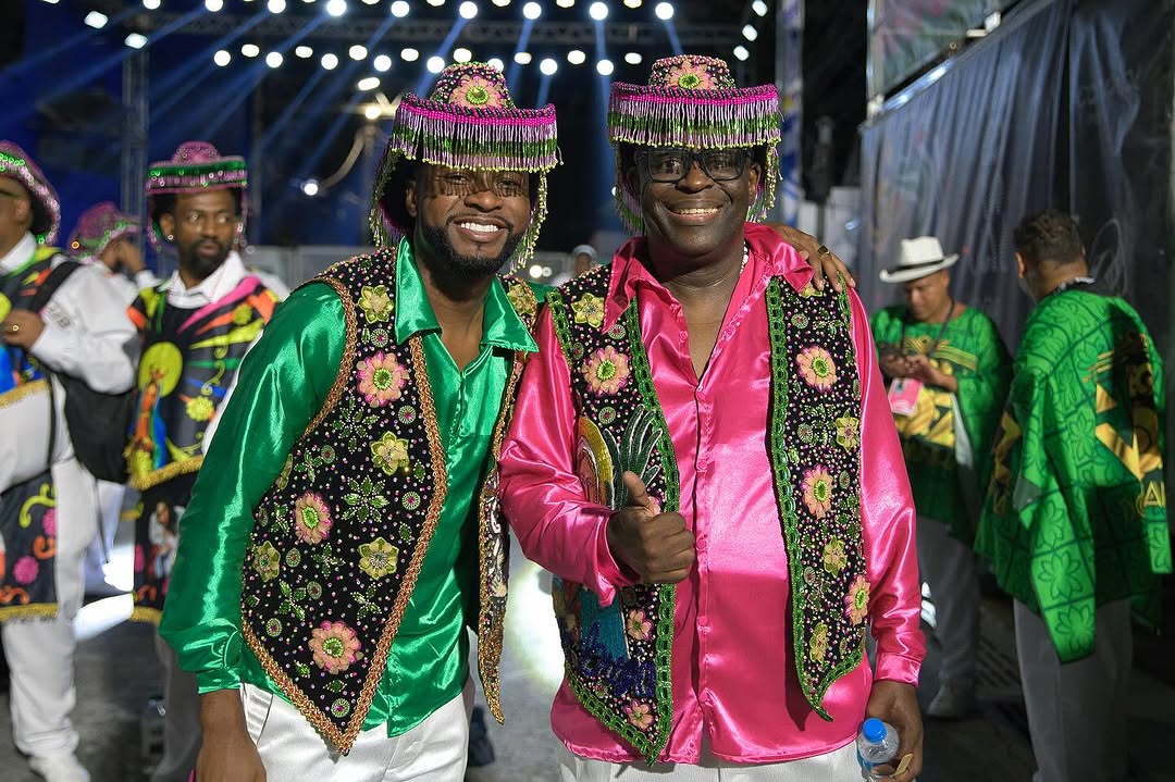 Marquinho ArtSamba e Dowglas Diniz (Mangueira) - Nascido em Mesquita, Marquinhos ficou conhecido pelas suas passagem na Unidos de Padre Miguel, Imperatriz Leopoldinense e Império Serrano. No entanto, foi na Estação Primeira que se firmou, desde 2018.