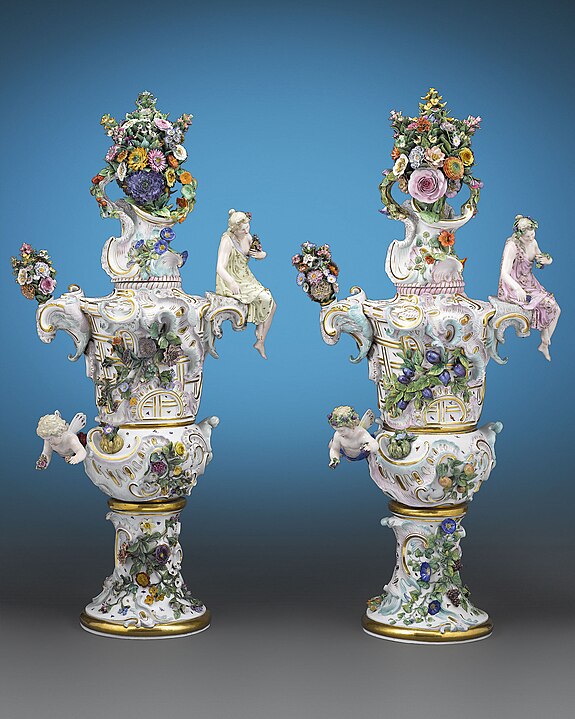 Hoje, a porcelana Ã© reconhecida como um patrimÃŽnio cultural e histÃ³rico, celebrada em museus e como uma forma de produÃ§Ã£o de artesanato global.

