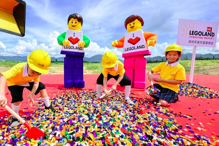 Um desses que será inaugurado é o Legoland Shenzhen Resort, que será o maior parque da marca, com aproximadamente 580 mil m².