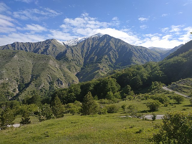 PARQUE NACIONAL DE ABRUZZO – ITÁLIA - Estabelecido em 1922, protege espécies emblemáticas, como o urso-pardo-marsicano e o lobo. Suas florestas montanhosas oferecem uma rica biodiversidade.
-MatthewGITV - wikimedia commons 