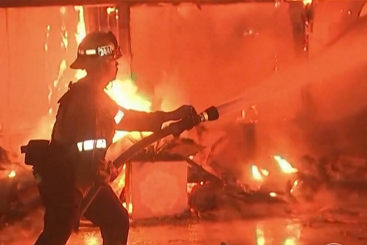 Sobe para 16 o número de mortes em decorrência dos incêndios em Los Angeles