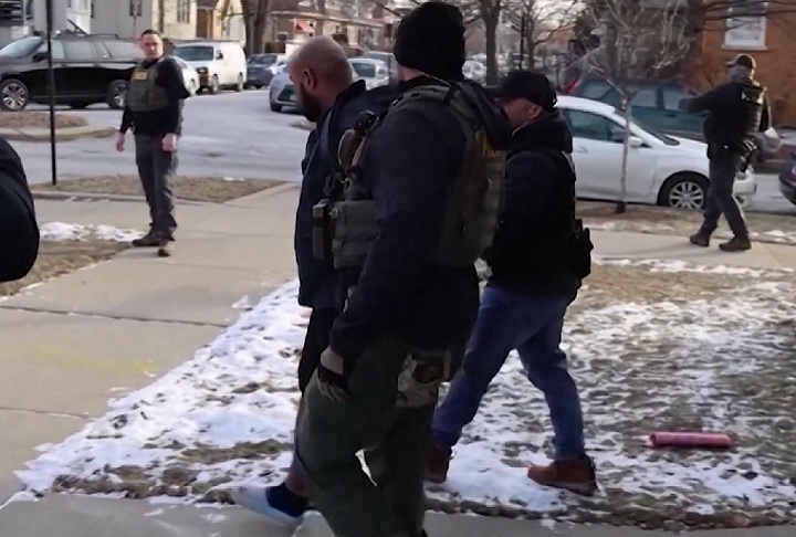 A ação contou com apoio de agências como FBI, Escritório de Álcool, Tabaco, Armas de Fogo e Explosivos (ATF), e da agência antinarcóticos (DEA).