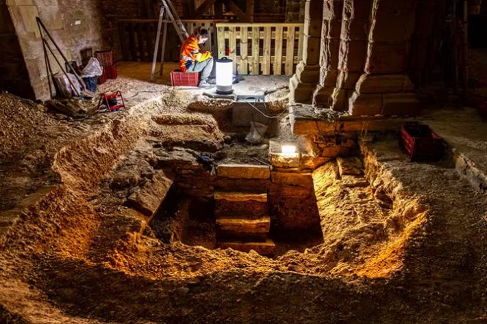 Arqueólogos descobrem túmulos e sarcófagos do século 6 em igreja da França