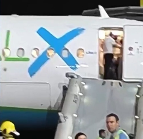 Kaleb Barbosa, que migrou para os Estados Unidos há seis anos, disse que o avião estava em condições precárias. 