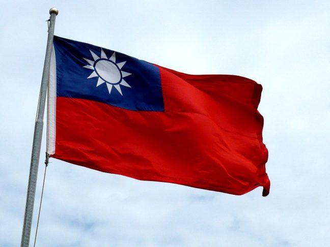 Porém, nem tudo são flores. Em 2022, o governo de Taiwan proibiu o uso do RedNote por funcionários públicos devido a preocupações com a segurança de dados.