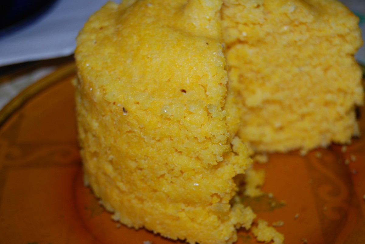 Cuscuz nordestino: Preparado com flocos de milho cozidos no vapor, Ã© frequentemente acompanhado de manteiga, leite ou ovos. Uma refeiÃ§Ã£o simples e reconfortante. Calorias: cerca de 112 kcal.