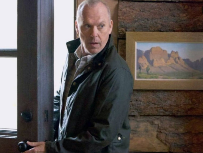 Michael Keaton interpreta assassino de aluguel que tem demência