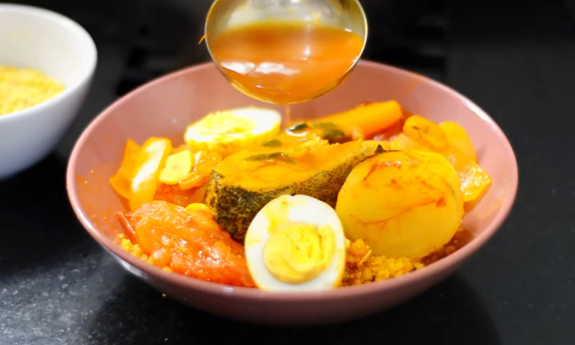 Caldeirada de tucunarÃ©: Prato tÃ­pico ribeirinho feito com tucunarÃ© cozido em caldos temperados com ervas e pimentas. Acompanhado por pirÃ£o, leva tambÃ©m legumes e especiarias amazÃŽnicas. Muito nutritivo e saboroso. Calorias: cerca de 110 kcal.