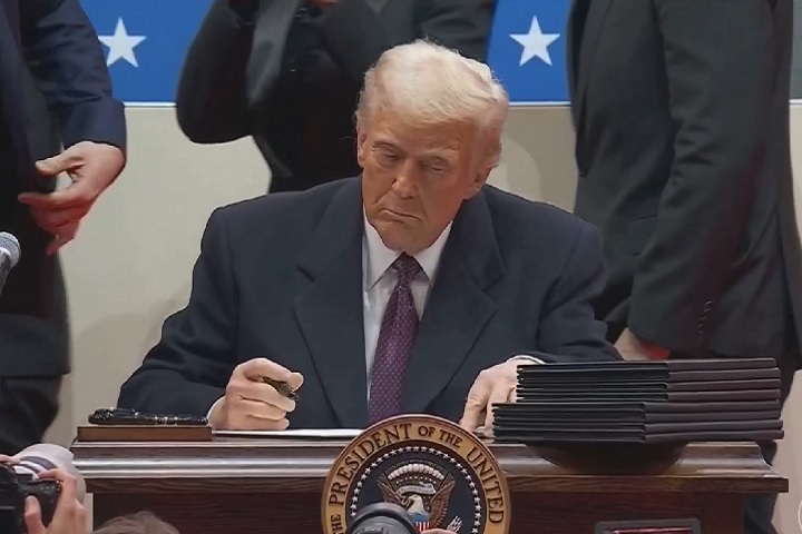 Trump alegou que a medida é uma “questão de justiça” e declarou considerar o nome Golfe da América “mais bonito”. 
