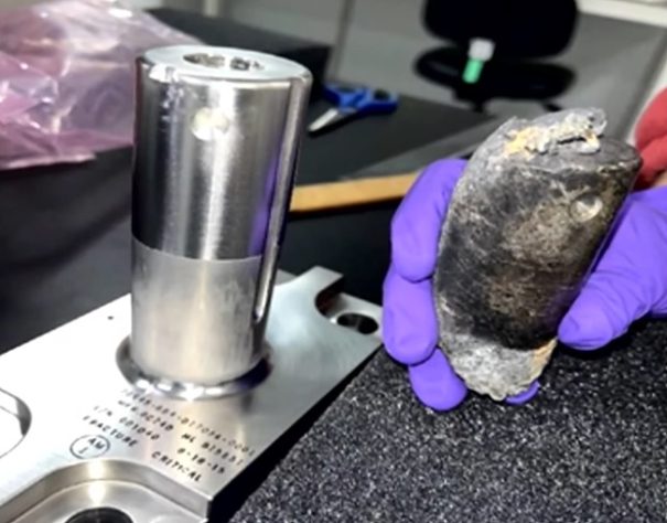 Família americana processa NASA por queda de detrito espacial em casa na Flórida