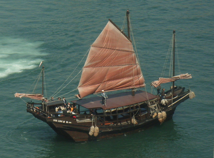 Junco - barco tradicional asiático, com velas feitas de bambu ou tecidos reforçados e casco largo. Muito utilizado na China e em países vizinhos, é usado tanto para transporte de mercadorias quanto para habitação flutuante. Seu design permite boa estabilidade e manobrabilidade.