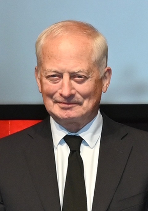 O príncipe reinante é Hans-Adam II, mas seu filho, Alois, assume muitas funções do dia a dia. Há um parlamento liderado por um primeiro-ministro, atualmente Daniel Risch.-Presse- und Informationsamt, Vaduz wikimedia