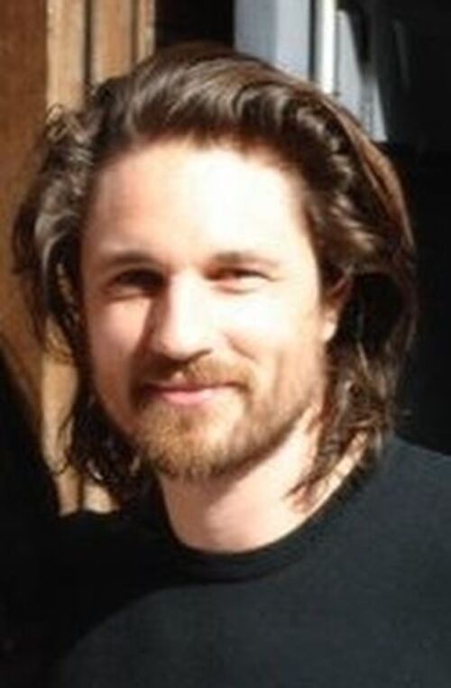 Martin Henderson (Martin Henderson) - Nascido em 8 de outubro de 1974 em Auckland - Ganhou notoriedade em O Chamado e Torque: Poder e Velocidade. Atualmente é protagonista da série Virgin River, grande sucesso da Netflix.