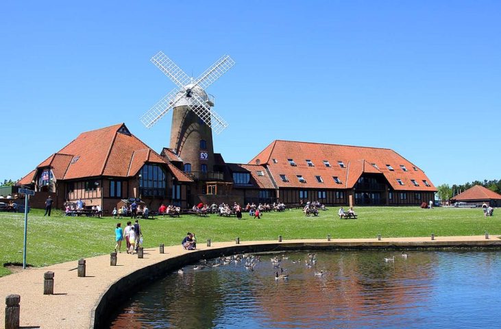 6) Menos badalação: Após o excesso de turismo em 2024, destinos alternativos devem ganhar popularidade em 2025. O Airbnb aponta destinos emergentes como Milton Keynes (foto) e East Sussex, na Inglaterra, como exemplos.-The Caldecotte Arms in Milton Keynes by Steve Daniels