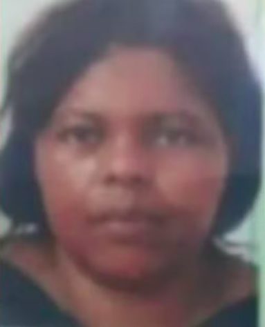 Mulher morre eletrocutada ao tentar tirar roupas de máquina de lavar