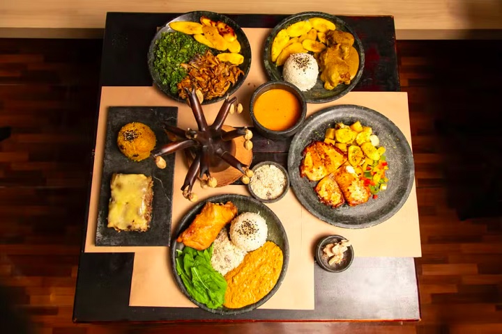 Restaurante atrai visitantes com culinária africana e fatura alto
