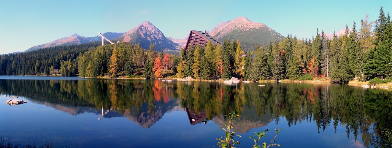 PARQUE NACIONAL ALTOS TATRAS – POLÔNIA E ESLOVÁQUIA - Foi criado em 1949. As montanhas que se estendem pelos dois países abrigam diversos habitats e espécies alpinas. O Parque Nacional dos Tatra Eslovacos e o Parque Nacional dos Tatra Polacos fazem parte das Montanhas Tatra, na Europa Central. As duas áreas foram incluídas na lista de Reservas da Biosfera da UNESCO em 1993.
-Ján ?ažký  wikimedia commons 