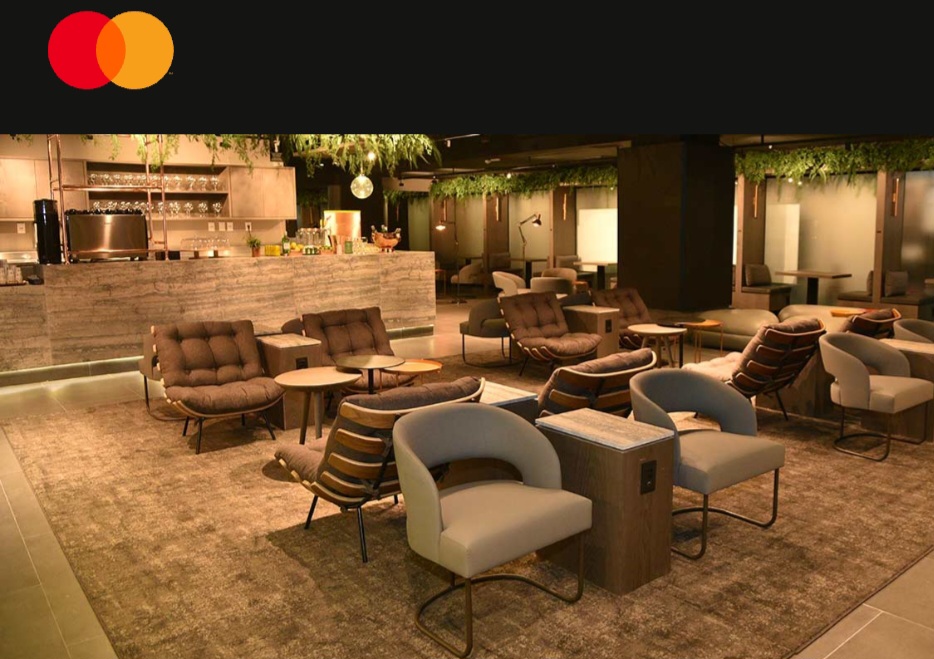 Em 2024, pelo segundo ano consecutivo, o Lounge Mastercard Black foi a “Melhor Sala VIP” na 20ª edição do Prêmio Melhor de Viagem e Turismo 2024/2025. Localizado no piso superior do Terminal 3 do Aeroporto Internacional de Guarulhos, o espaço tem duas áreas (gourmet e estações de trabalho).-Divulgação Mastercard