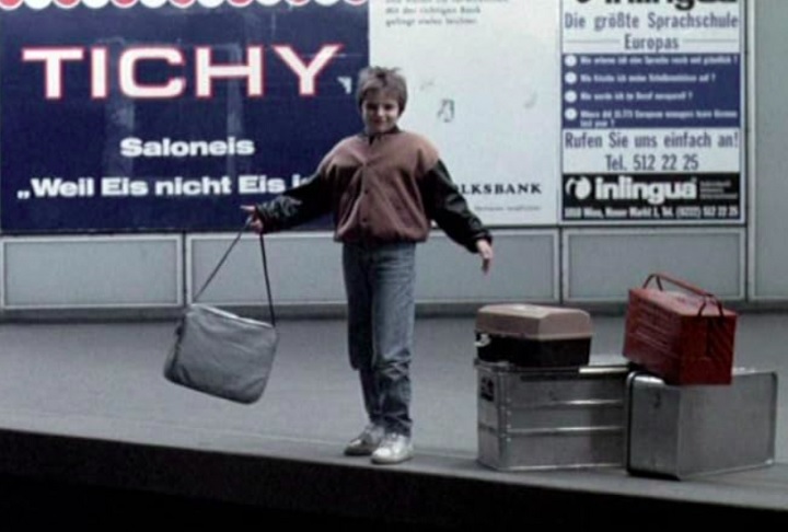 Quando criança, Stan fez uma pequena participação no filme 