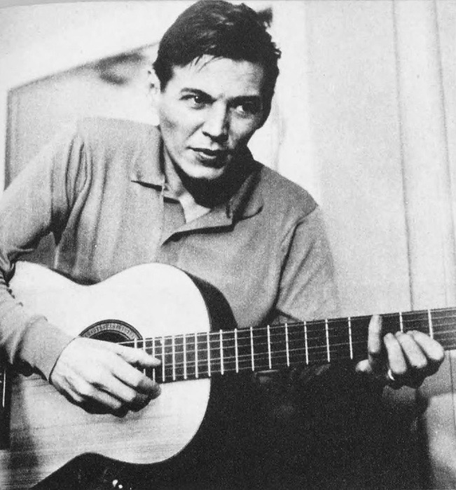 Com a morte do pai de Jobim, Nilza casou-se com Celso da Frota Pessoa, que incentivou a carreira do enteado. Foi ele quem deu a Antônio seu primeiro piano, despertando o interesse do jovem para a música.