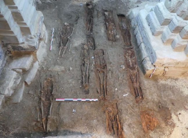 Arqueólogos descobrem túmulos e sarcófagos do século 6 em igreja da França