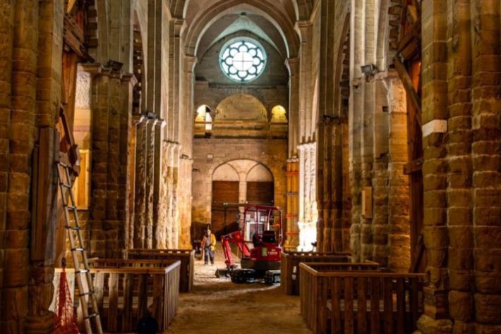 Arqueólogos descobrem túmulos e sarcófagos do século 6 em igreja da França