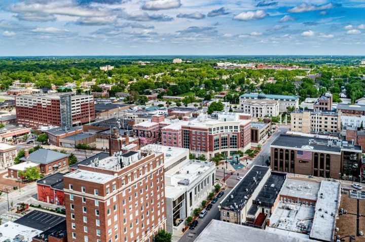 O Missouri, estado onde a mansão está localizada, tem cerca de 6 milhões de habitantes e fica localizado na região centro-oeste dos Estados Unidos.
