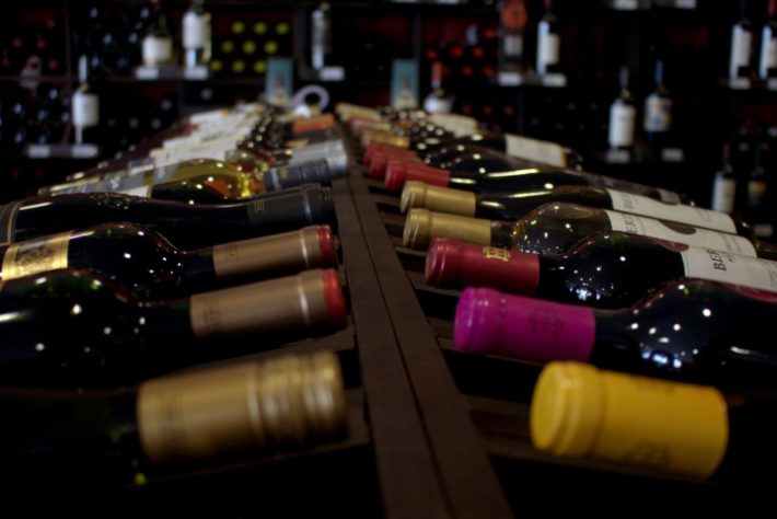 Garrafas de vinho foto NEUTRA
