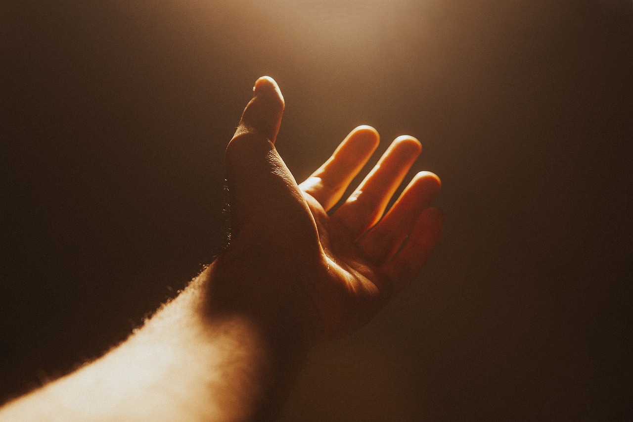 Geralmente, a religião traz perspectiva, consolo, às vezes até assistência material, diante de ineficiência do poder público. E até por isso também pode ser usada como forma de manipulação e ferramenta para obter poder. Portanto, é preciso ter equilíbrio. 