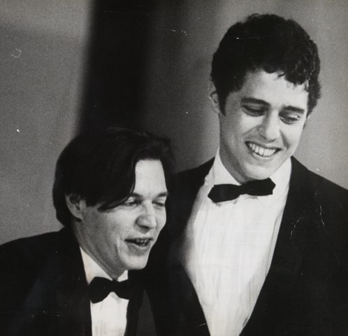 Nascido na rua Conde de Bonfim, no Rio de Janeiro, Antônio Carlos Jobim era filho de Jorge de Oliveira Jobim, escritor, diplomata, professor e jornalista. Além disso, sua mãe, Nilza Brasileiro de Almeida, era parcialmente descendente de indígenas do Nordeste do Brasil.