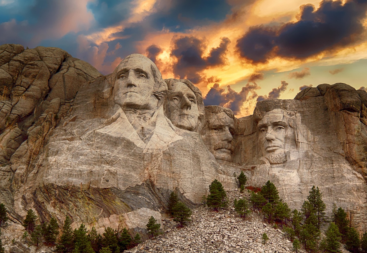 A presença das esculturas na montanha fez com que o estado de Dakota do Sul ficasse conhecido como o ?The Mount Rushmore State? (?O Estado do Monte Rushmore?). 
 - 