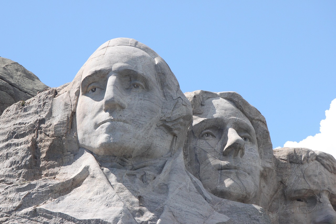 Após a morte de Borglum ainda restavam detalhes para o término das esculturas e coube a seu filho, Lincoln, a tarefa de finalizá-la.
 - 