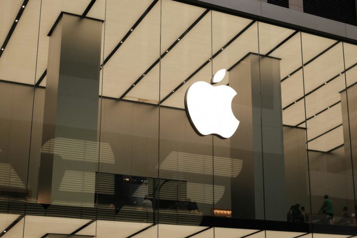 Lucros da Apple chegam a US$ 24,8 bi, mas unidade de serviços decepciona