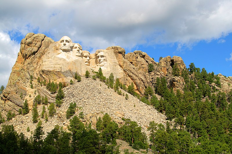 No entanto, a descoberta de ouro na reserva de Black Hills fez crescer o olho do governo, que passou a promover campanhas militares para se apossar do território.
 - Mike Tigas/Wikimedia Commons