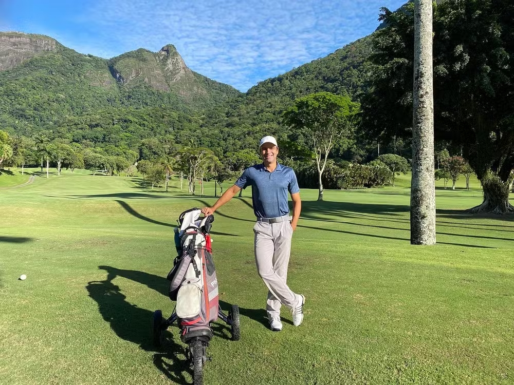 O esporte sempre esteve presente em sua vida. Agora, com 50 anos, segue com uma paixão: o golfe. Tadeu utiliza essa atividade como hobby favorito. 