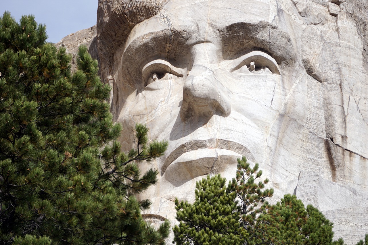 Abraham Lincoln foi o 16º presidente dos Estados Unidos, governando entre 1861 e 1865, quando foi assassinado. 
 - Imagem de Mike por Pixabay

