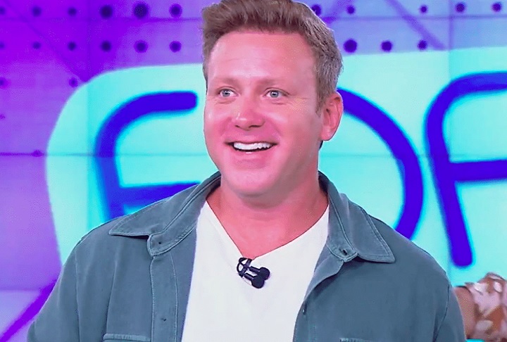 <p>Para atrair mais eleitores, ele até apostou na popularidade de seu famoso personagem, mas conseguiu apenas 456 votos.</p>
