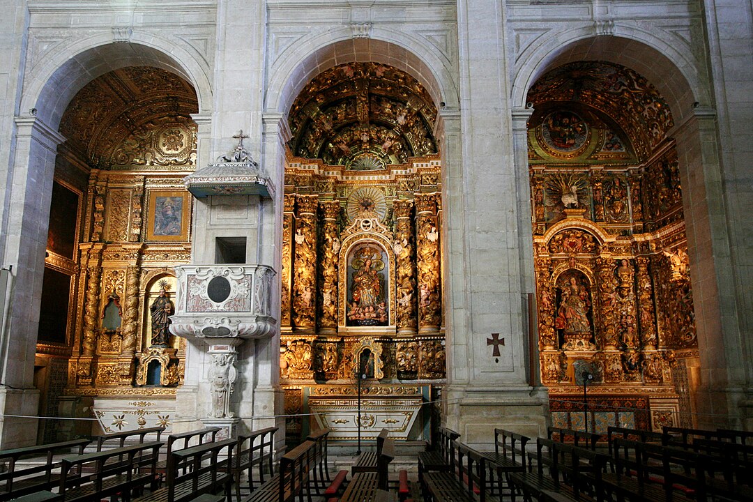 Catedral Basílica de Salvador (1672) – Possui altares barrocos dourados e uma capela-mor luxuosa, sendo um dos templos mais importantes da Bahia.-Elói Corrêa/SECOM wikimedia commons 